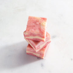 130g Raspberry & Cream Fudge